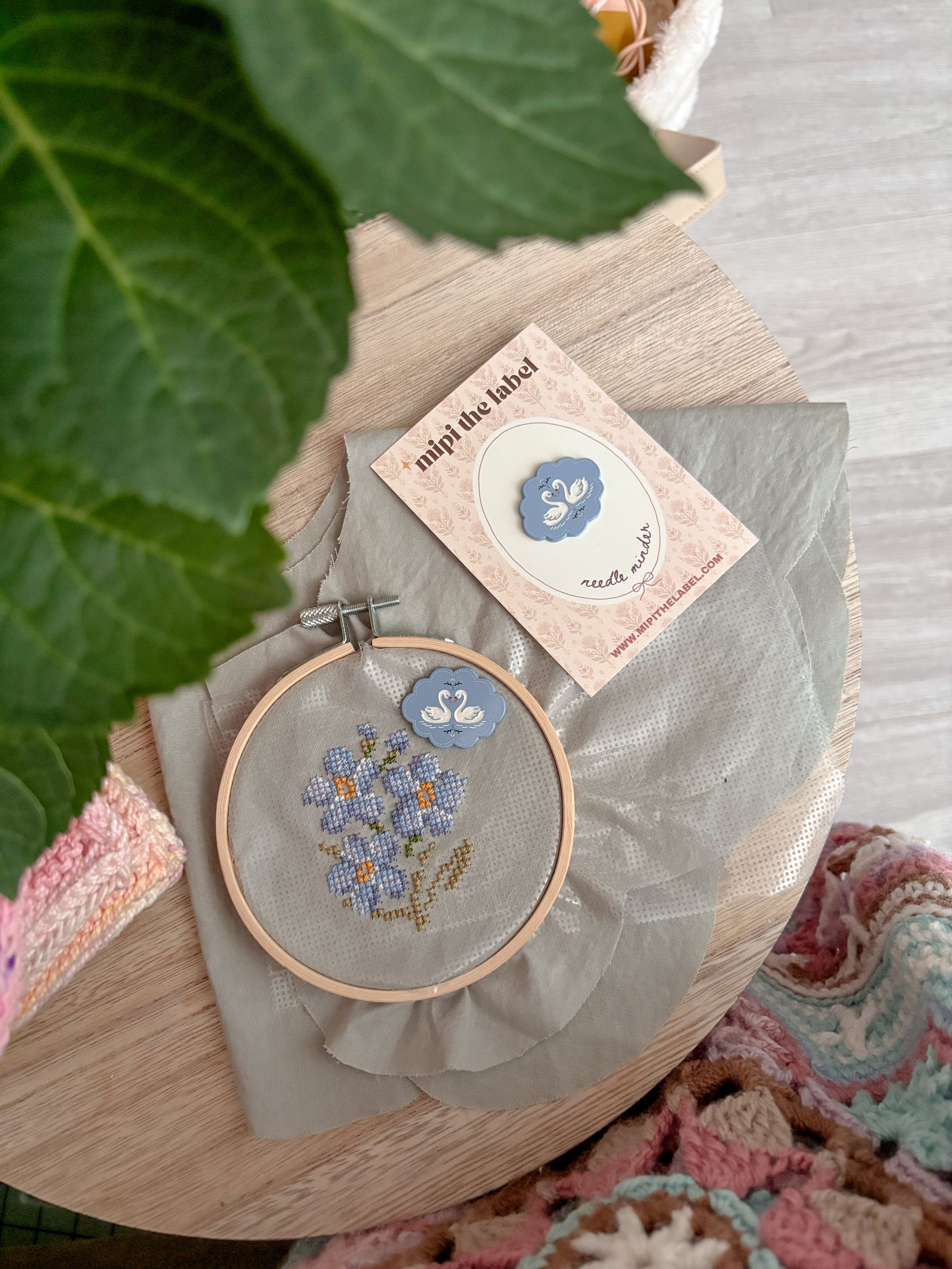Needle Minder | Swan Duo