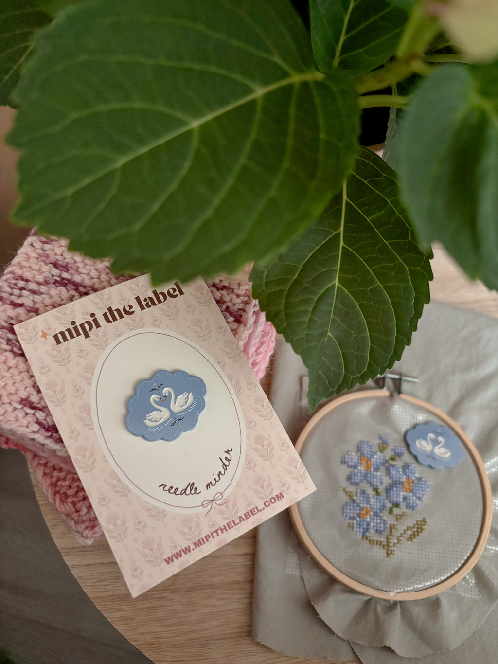 Needle Minder | Swan Duo